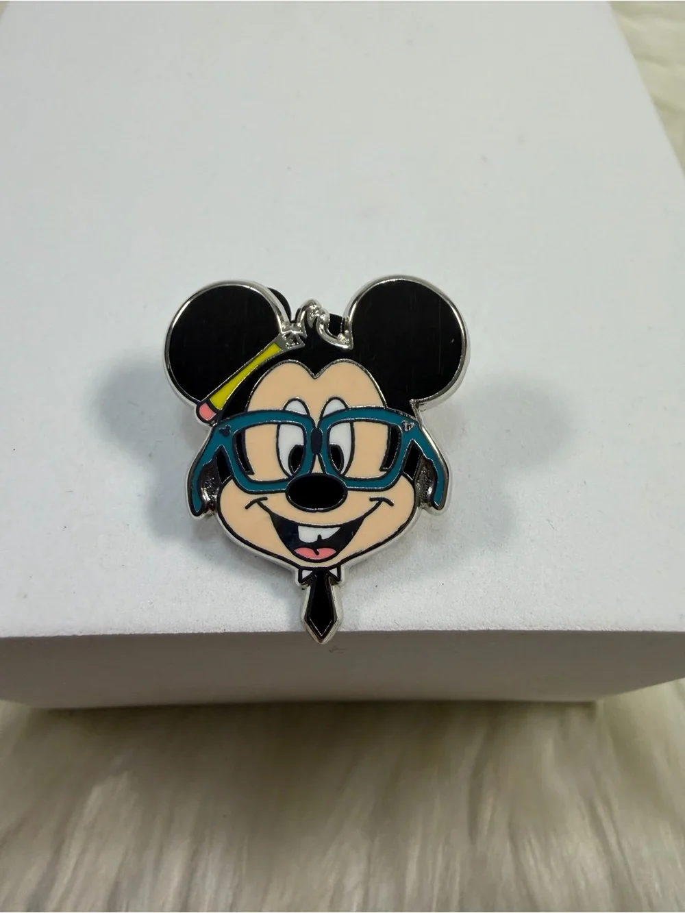 💙3/$20💙 DISNEY Minnie Mouse Enamel Pin